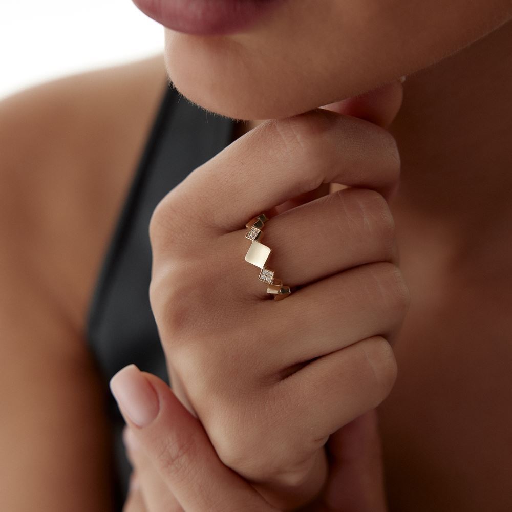 Kare Taşlı Tasarım Yüzük