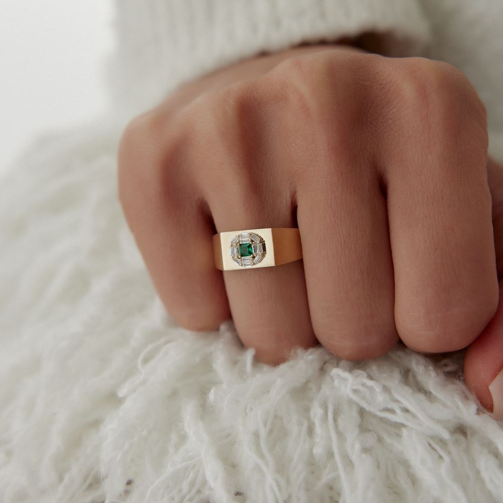 Baget Ve Yeşil Taşlı Kare Tasarım Yüzük