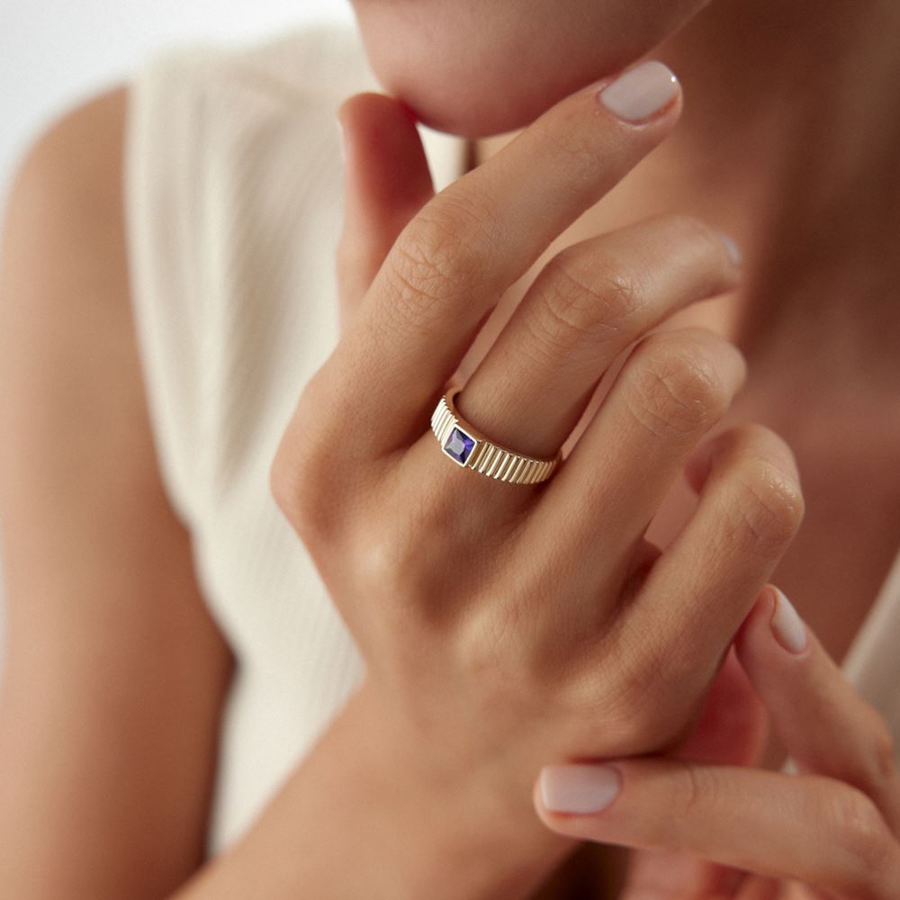 Zümrüt Taşlı Sıralı Yüzük