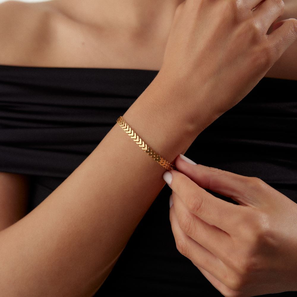 Kırmızı V Bileklik