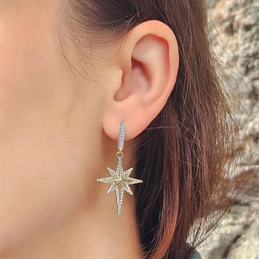 Taşlı Kuzey Yıldızı Sallantılı Altın Küpe