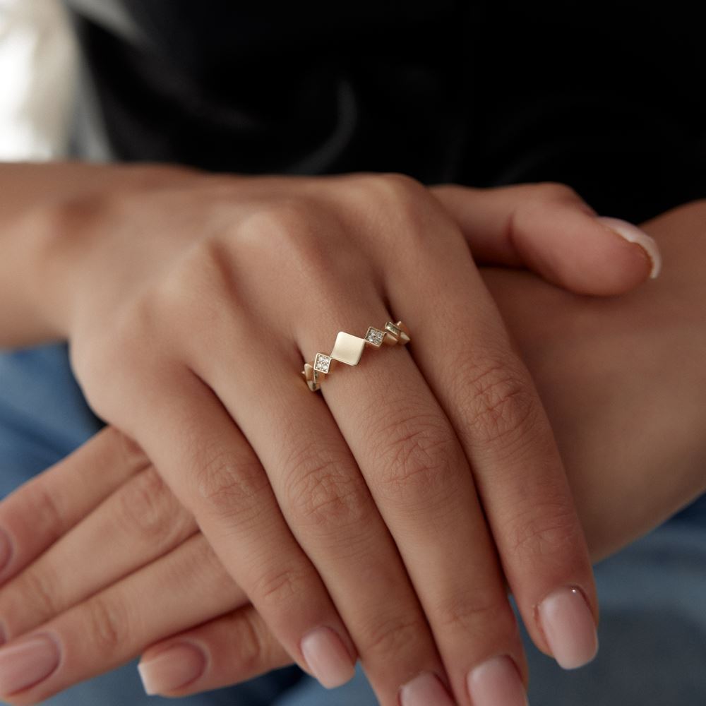 Kare Taşlı Tasarım Yüzük