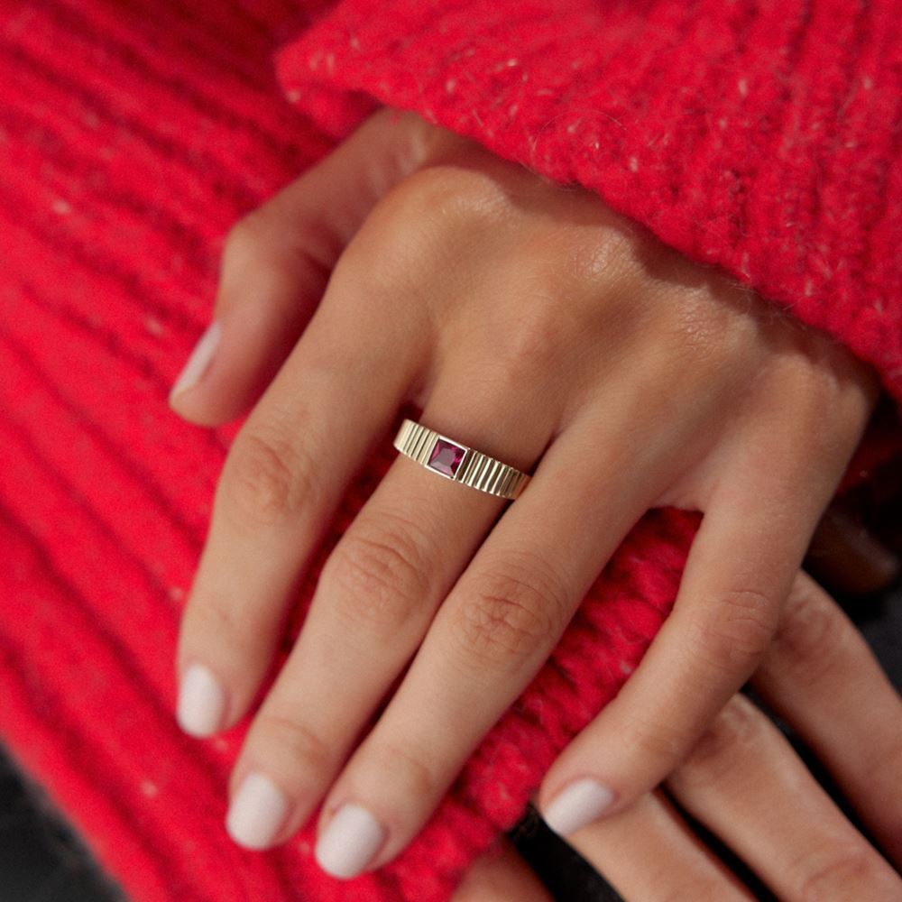 Yakut Taşlı Sıralı Yüzük