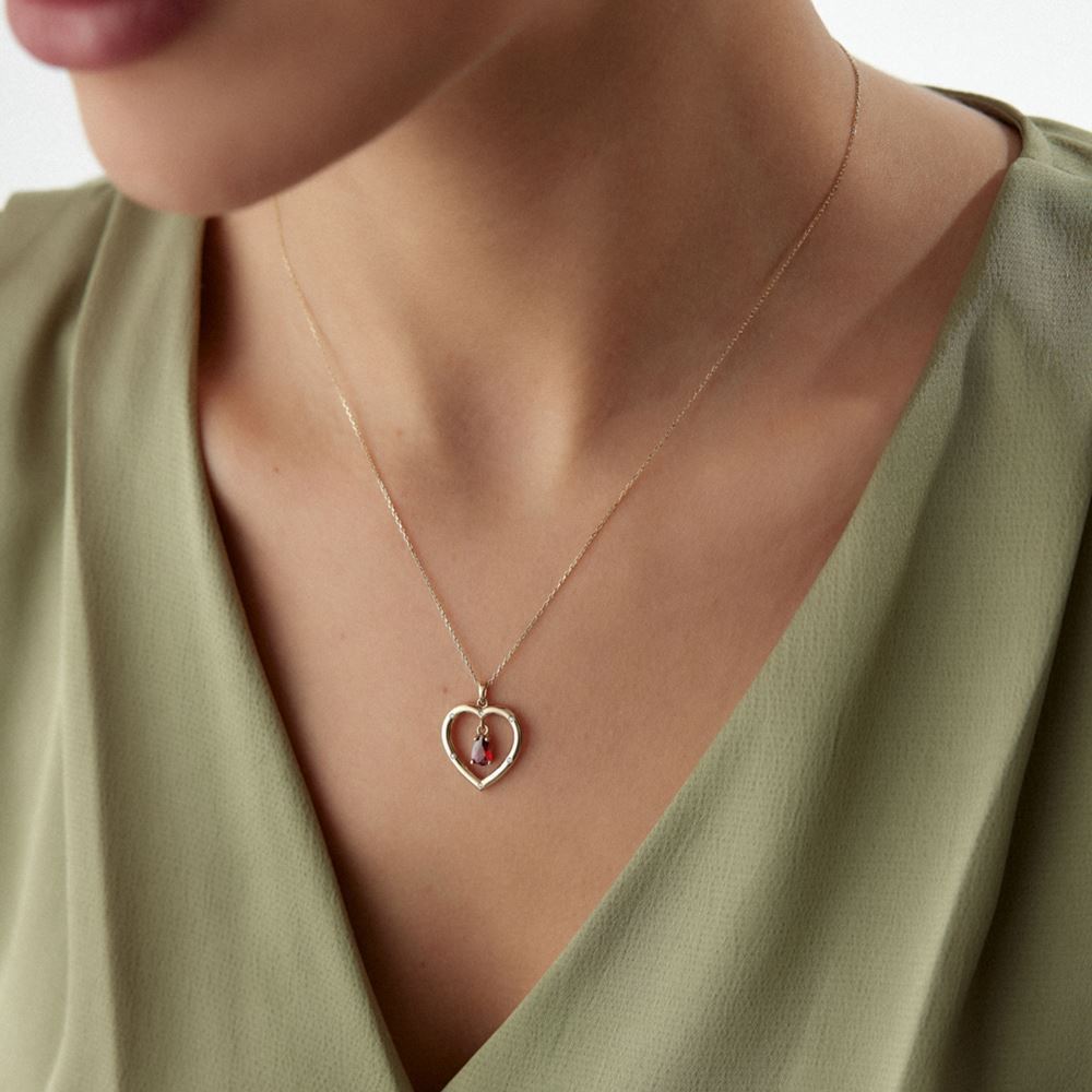 Kalpli Kırmızı Taşlı Kolye