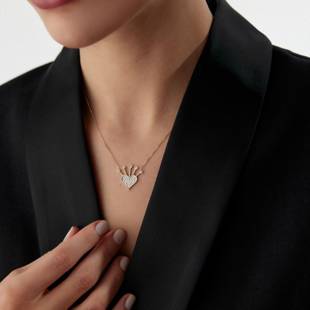 Kalpli Taşlı Kolye