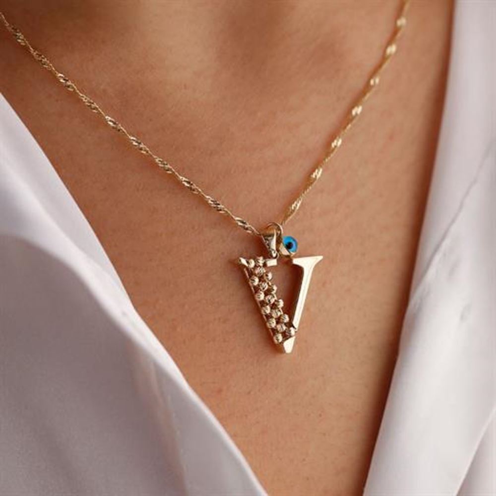 V Harf Altın Kolye
