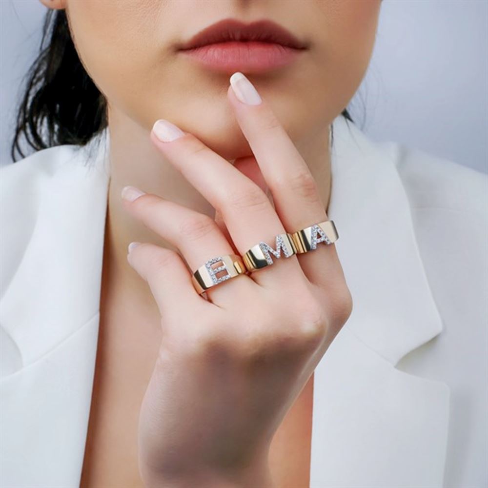 Kristal Taşlı Harf Altın Yüzük